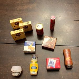 Lot of mini brands 11. Clean and almost like new. From Mini Brands 5 Suprise!